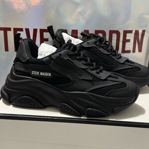 NEW! Possession Steve Madden Black woman’s Sneakers size 7